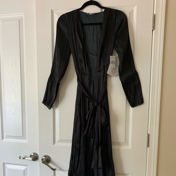 Good American- Swim Cover Up/Robe Size 2-4. Color - black - Picture 7 of 8